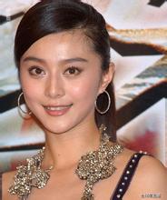 唐嫣罗晋合体陪4岁女儿去乐园